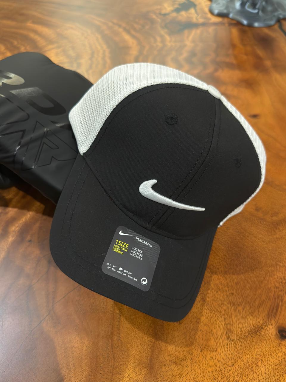 NIKE AERODINÁMICA NEGRA