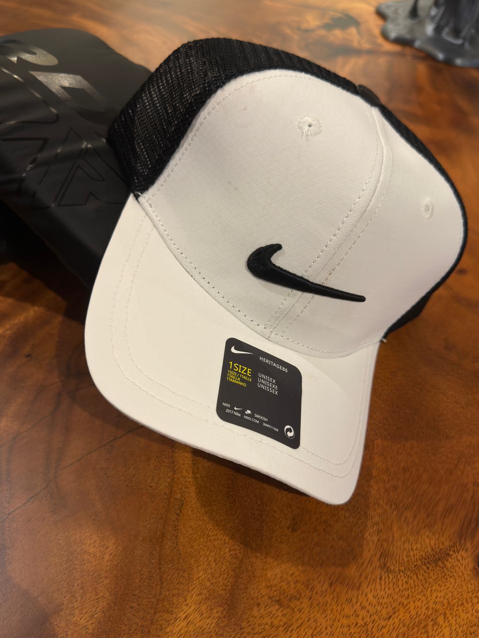 NIKE AERODINÁMICA BLANCA-MALLA NEGRA
