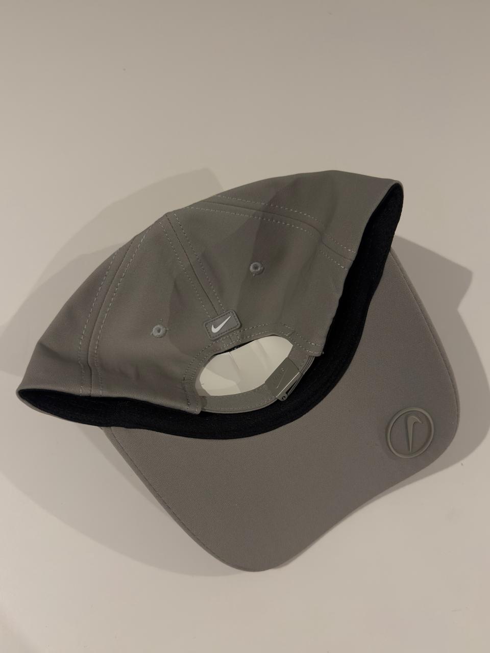 NIKE AERODINÁMICA CLÁSICA VERDE AÉREO