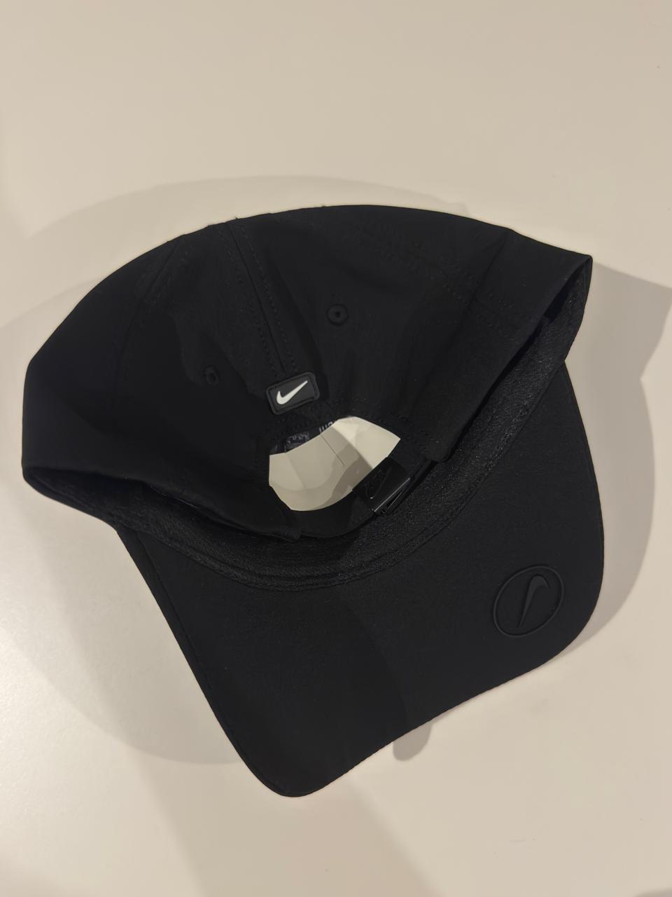 NIKE AERODINÁMICA CLÁSICA - BLACK EDITION