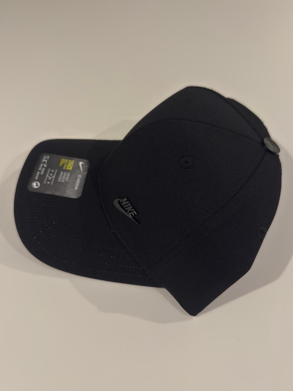 NIKE AERODINÁMICA CLÁSICA - BLACK EDITION