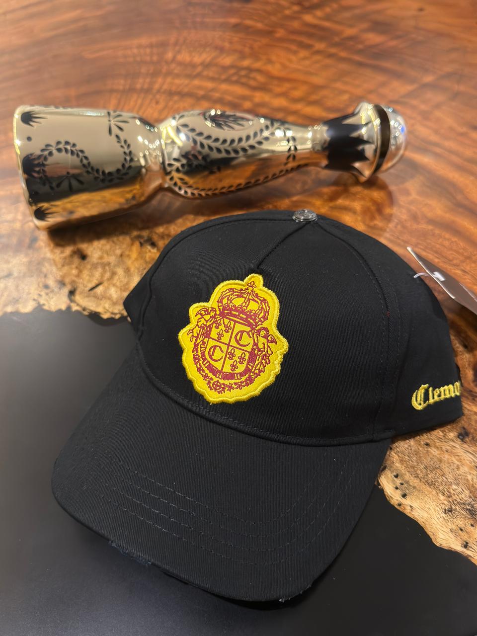CLEMONT NEGRA LOGO BORDADO AMARILLO