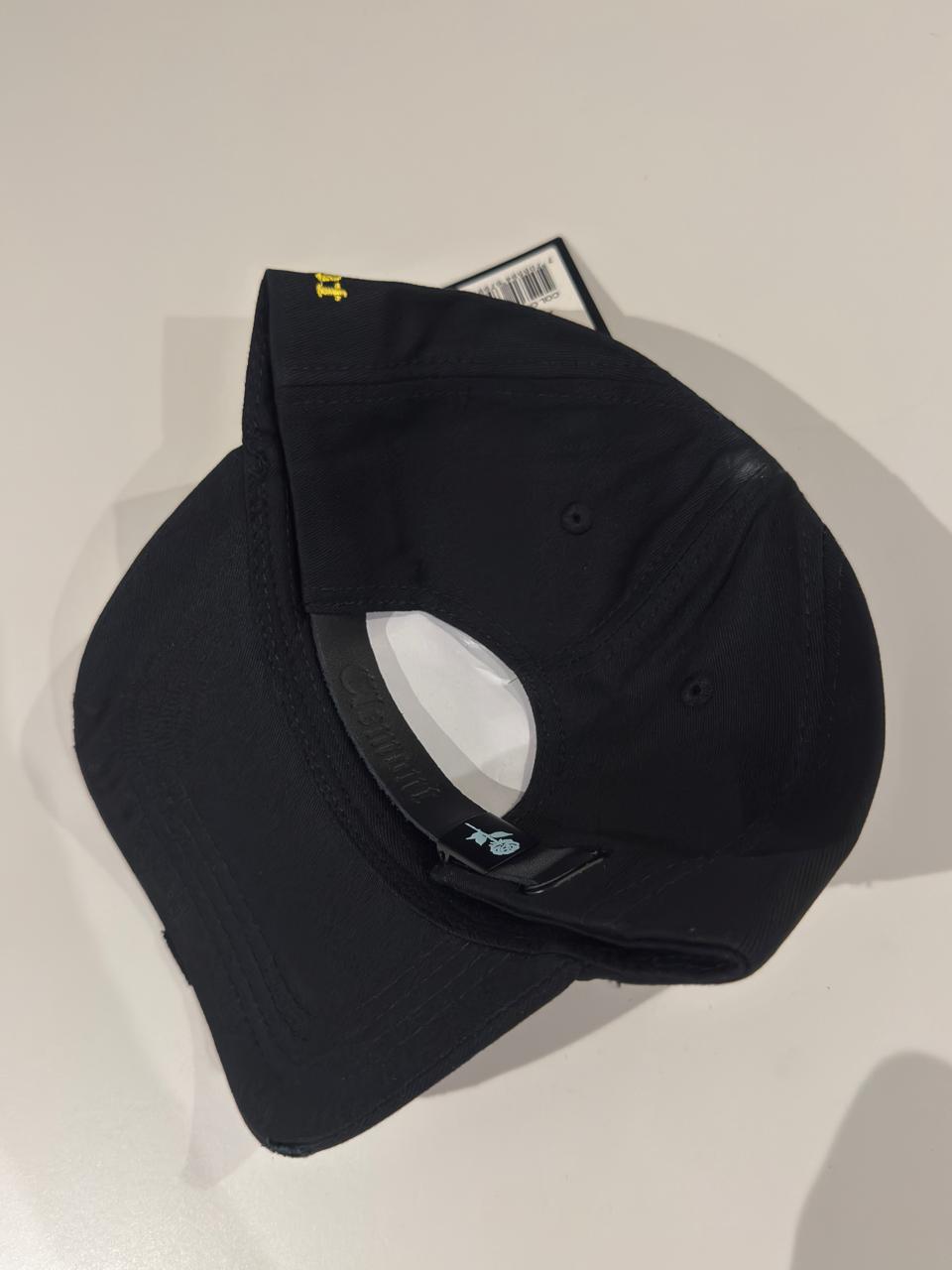 CLEMONT NEGRA LOGO BORDADO AMARILLO