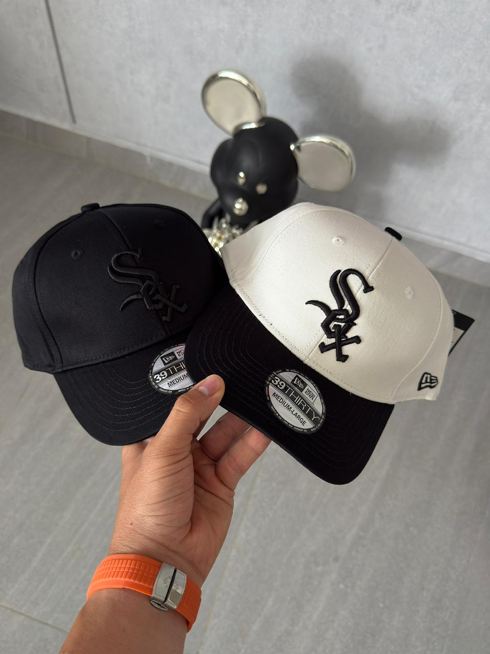 SET X2 NW BLACK & WHITE SOX