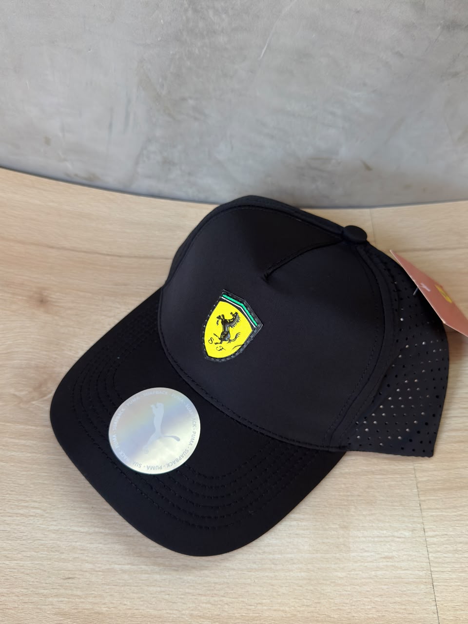 PUMA FERRARI ESCUDO AMARILLO
