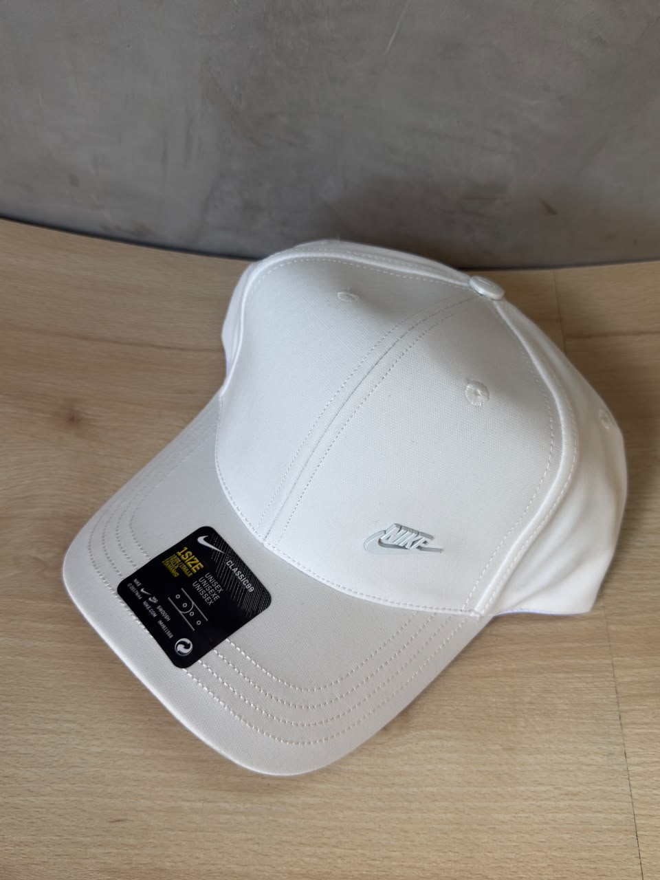 NIKSE ESSENTIAL WHITE