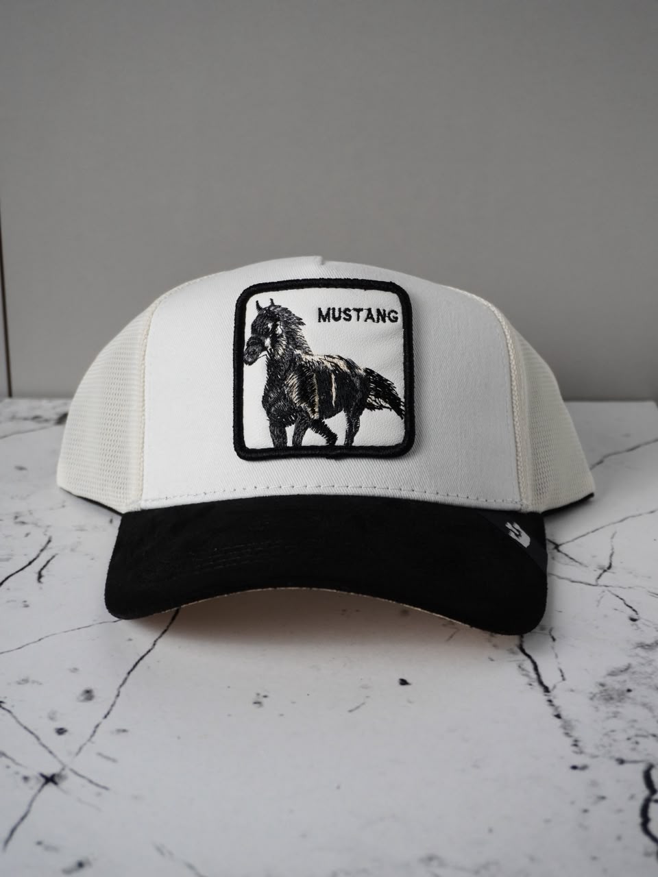 GOORIN BROS MUSTANG BLANCA-NEGRA
