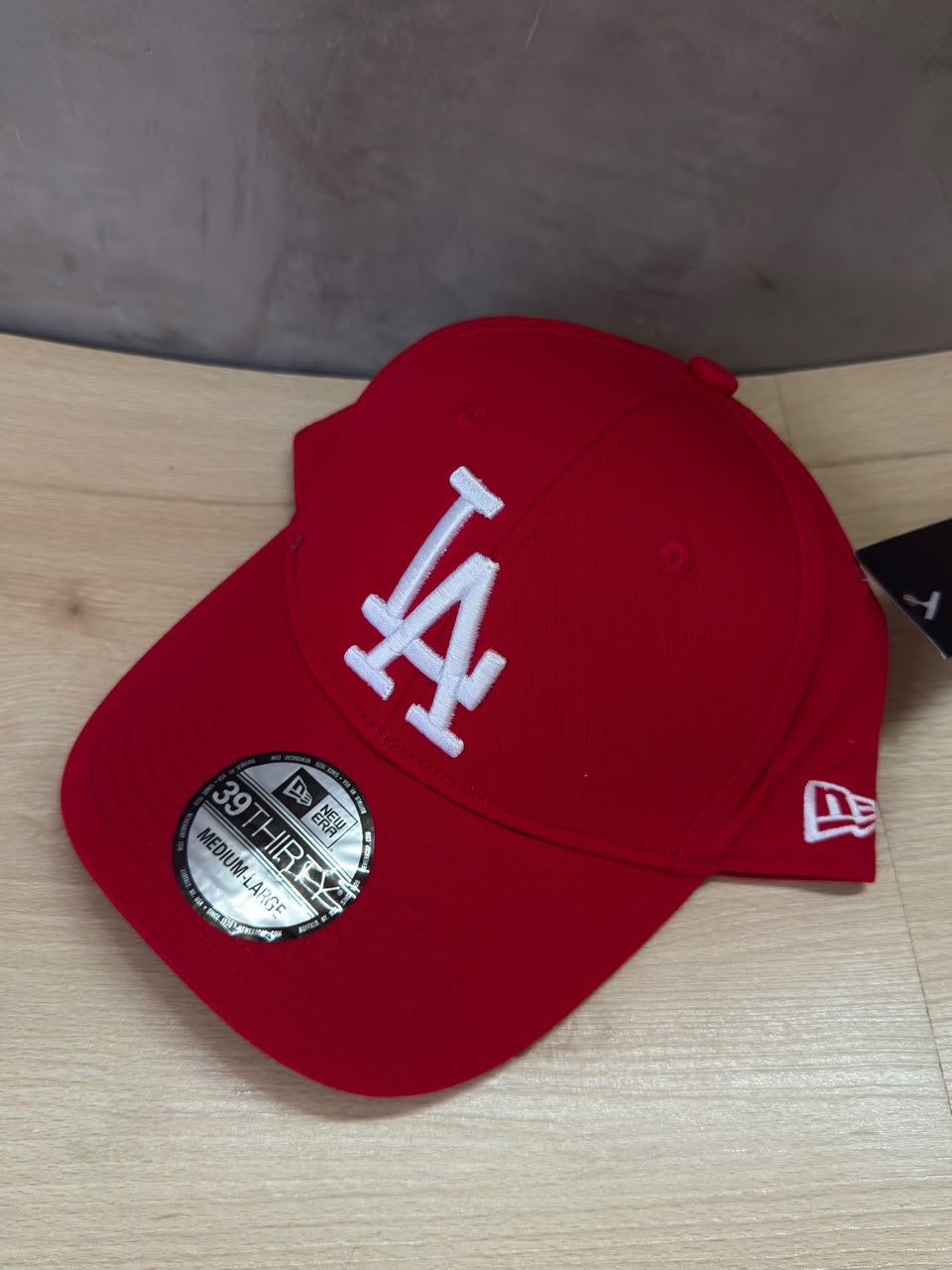 NEW ERA-LA ROJA