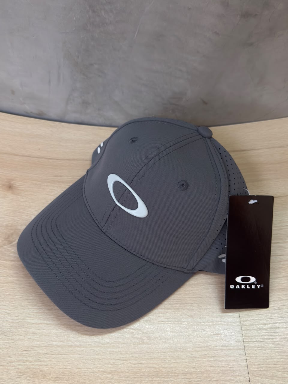 OAKLEY – GREY SILVER