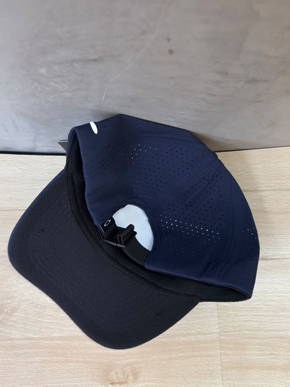 OAKLEY – NAVY WHITE