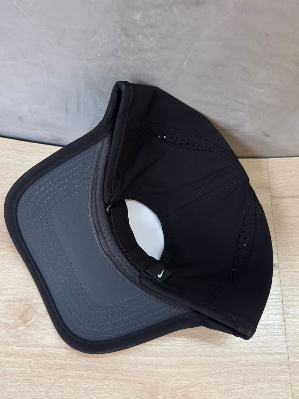 NIKE – BLACK WHITE PERFORMANCE
