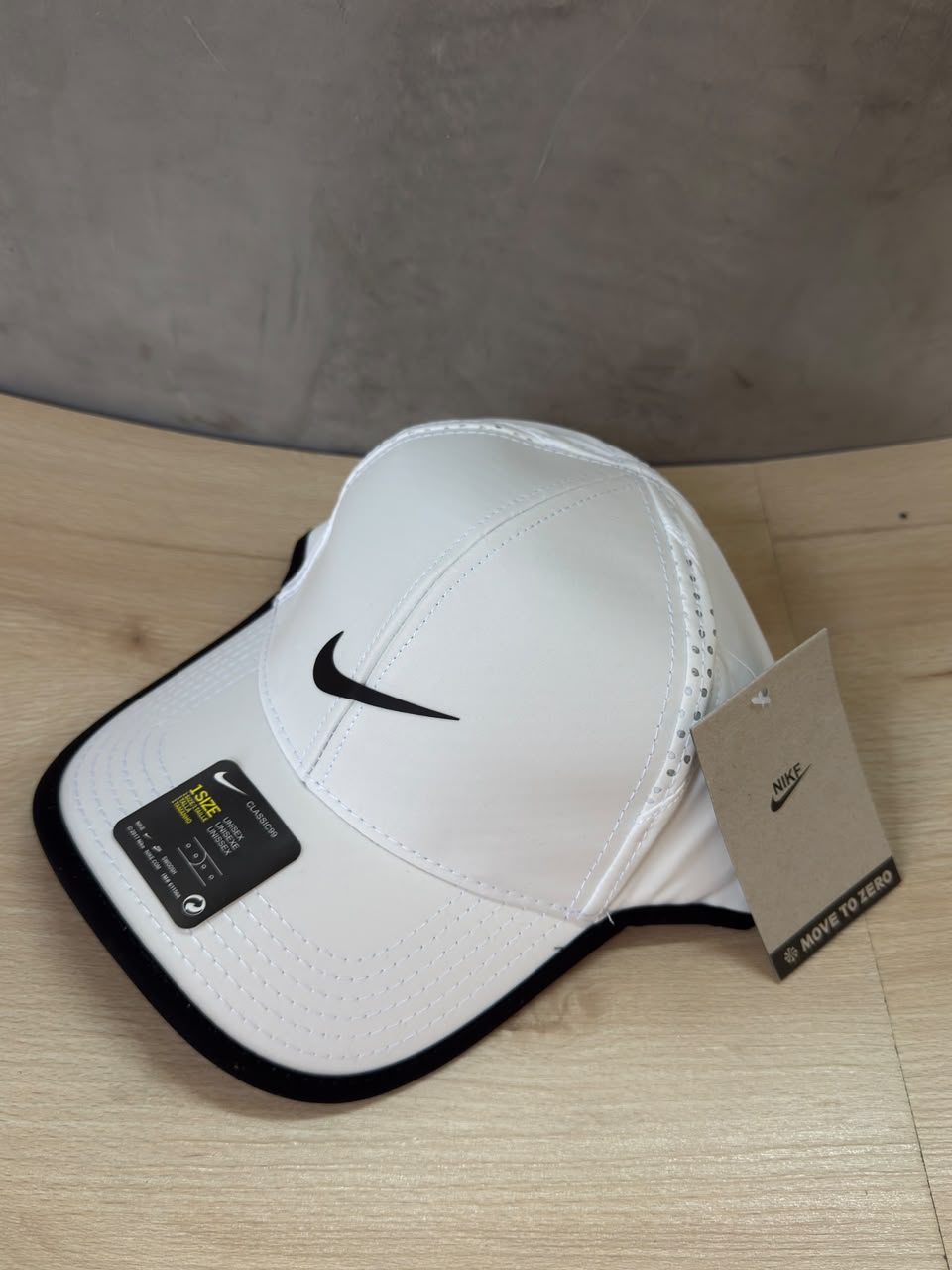NIKE – WHITE BLACK PERFORMANCE