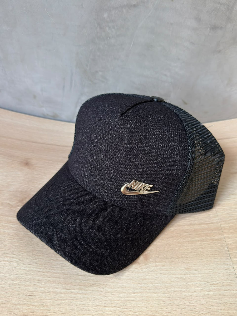 NIKE – BLACK GOLD TRUCKER