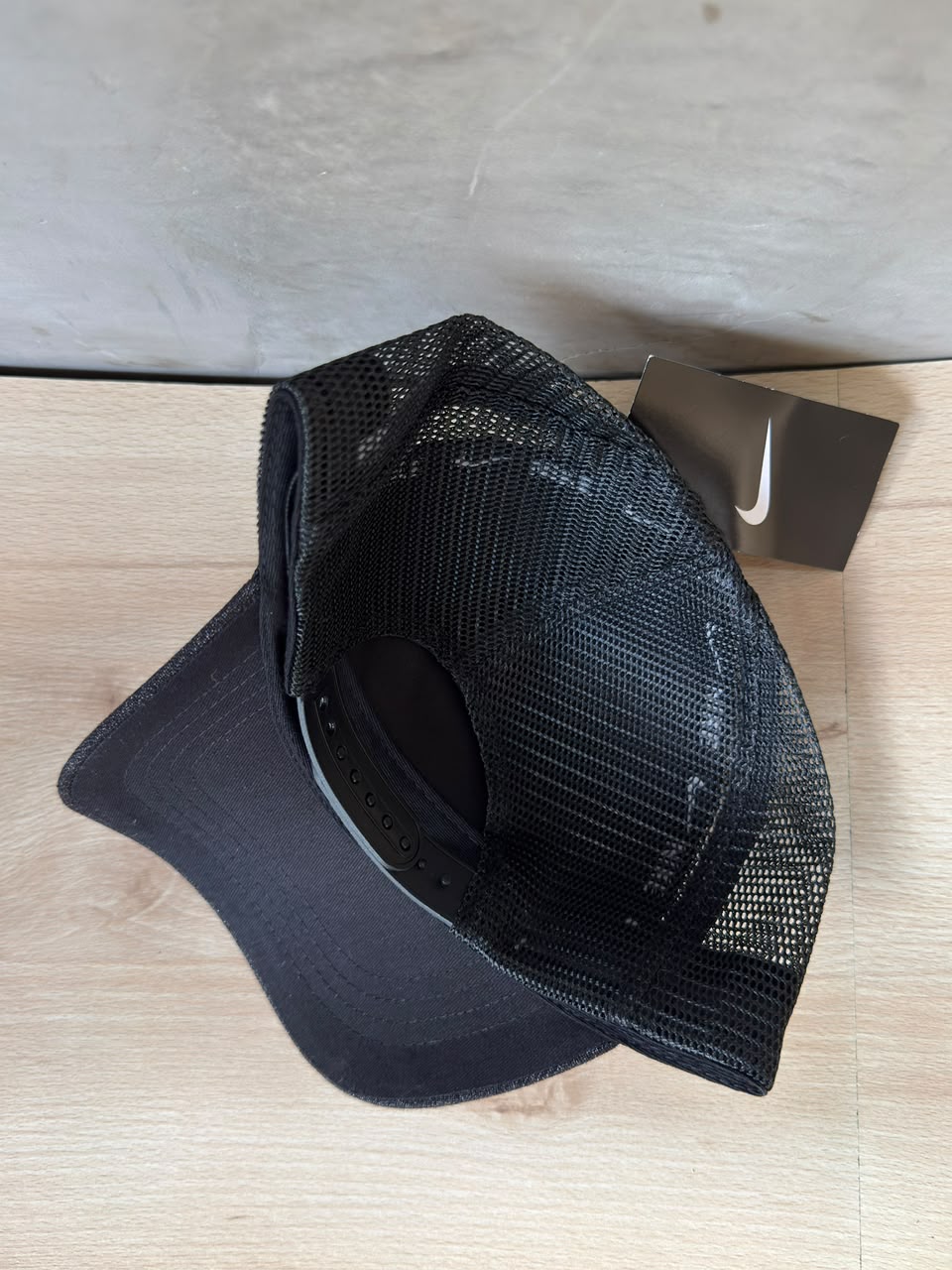 NIKE – BLACK GOLD EMBLEMA