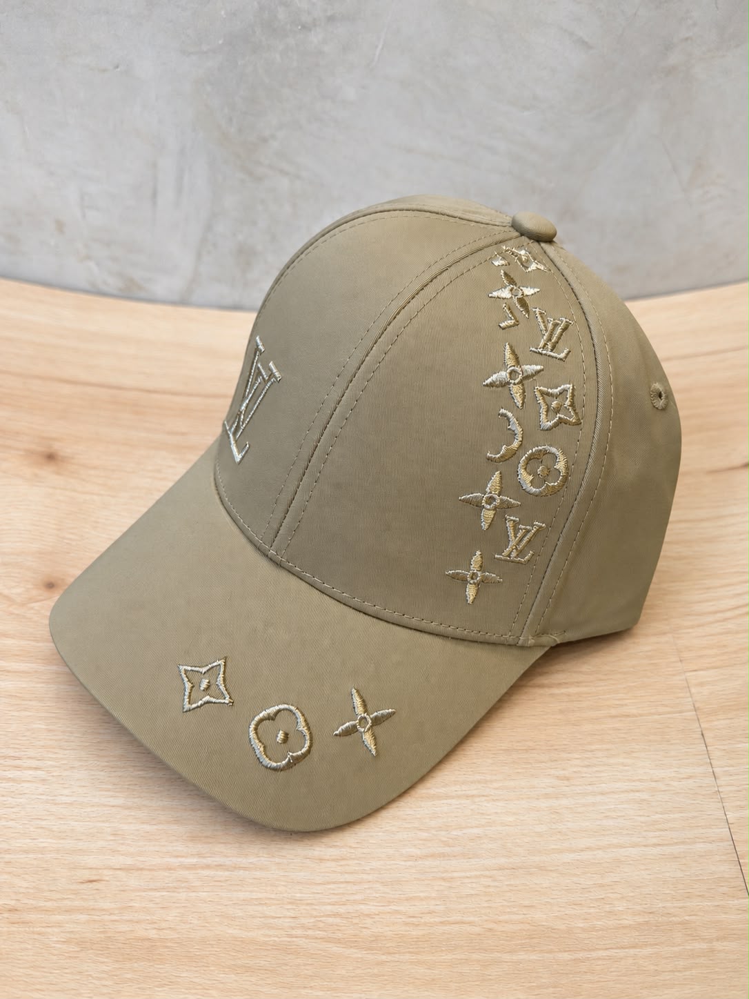 LOUIS VUITTON SAND GOLD