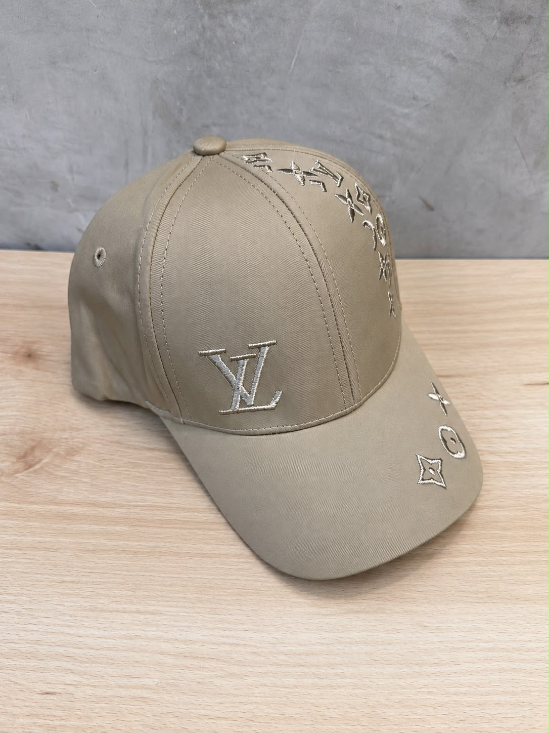 LOUIS VUITTON SAND GOLD