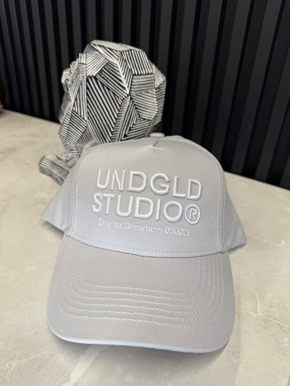 UNDERGOLD STUDIO GRIS