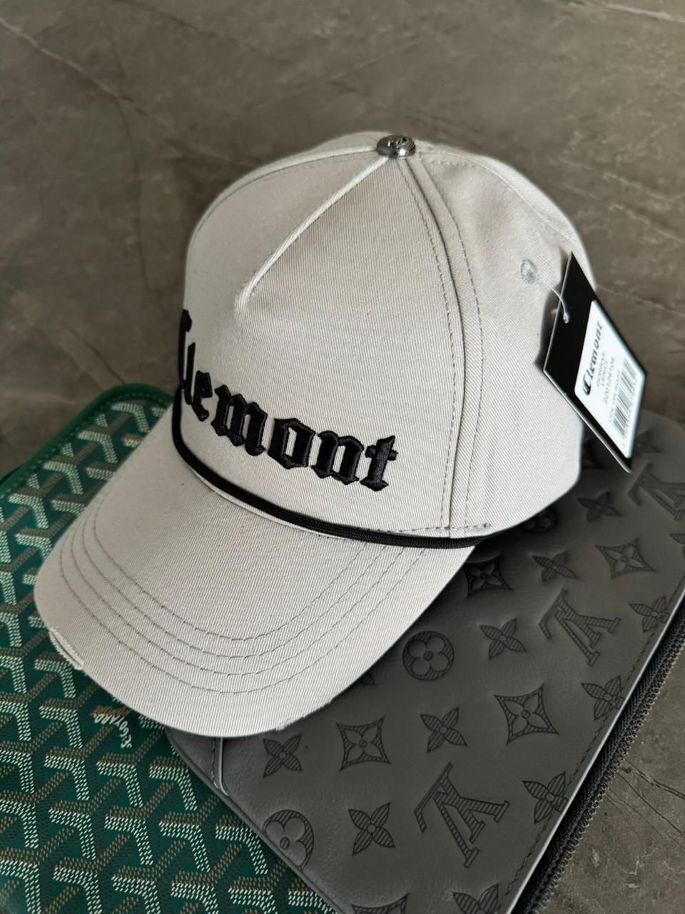 Gorra Clemont Gris Con Detalles Negros